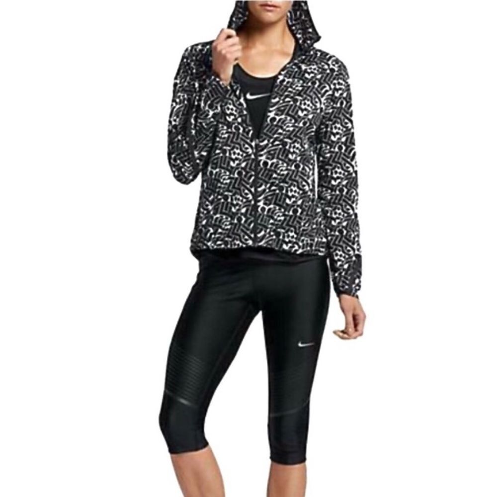Nike Shield Impossibly Light Running Jacket Black and White, Size S